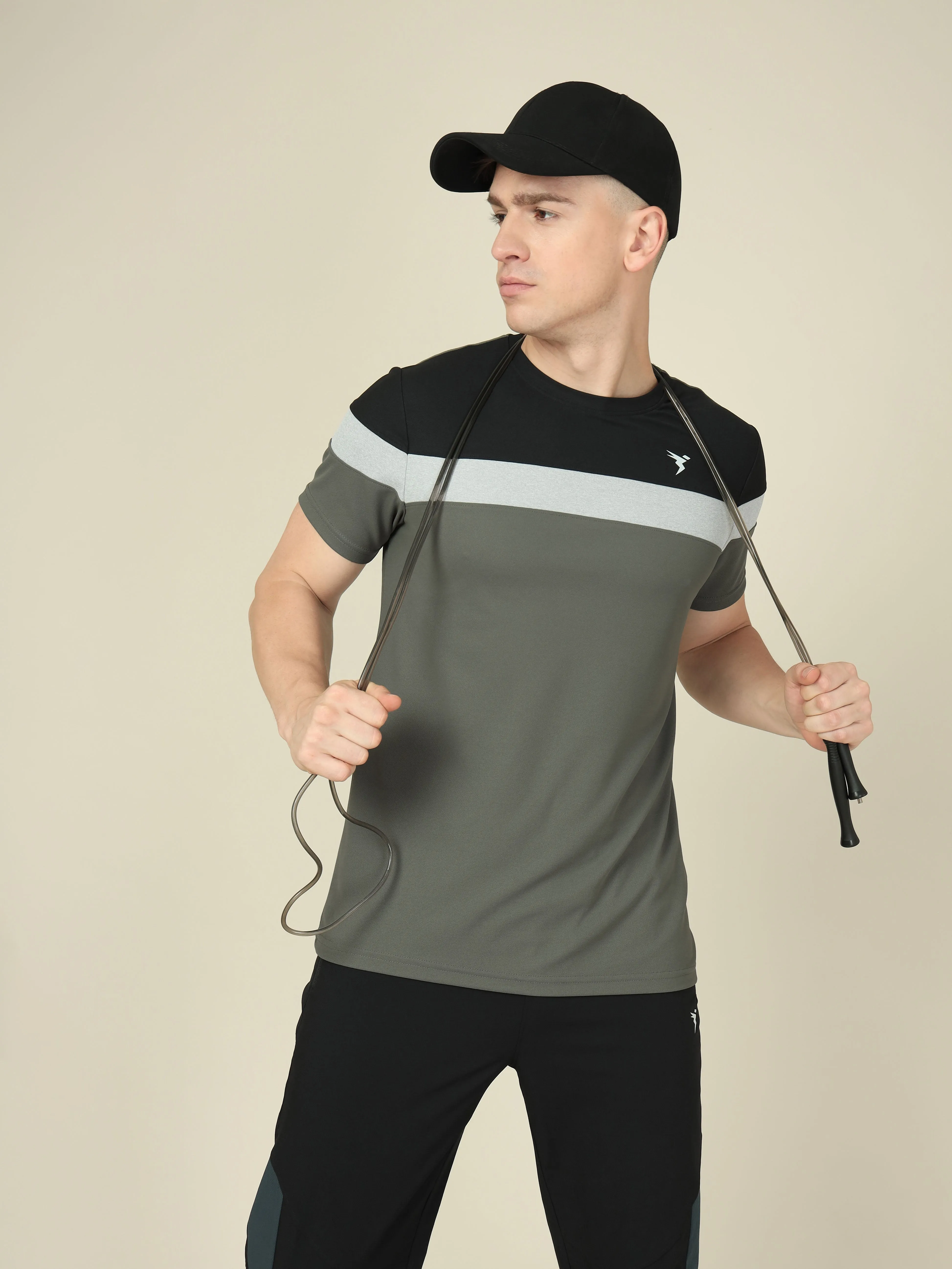 Men Colorblock Slim Fit Crew Neck T-shirt with MATPIQ