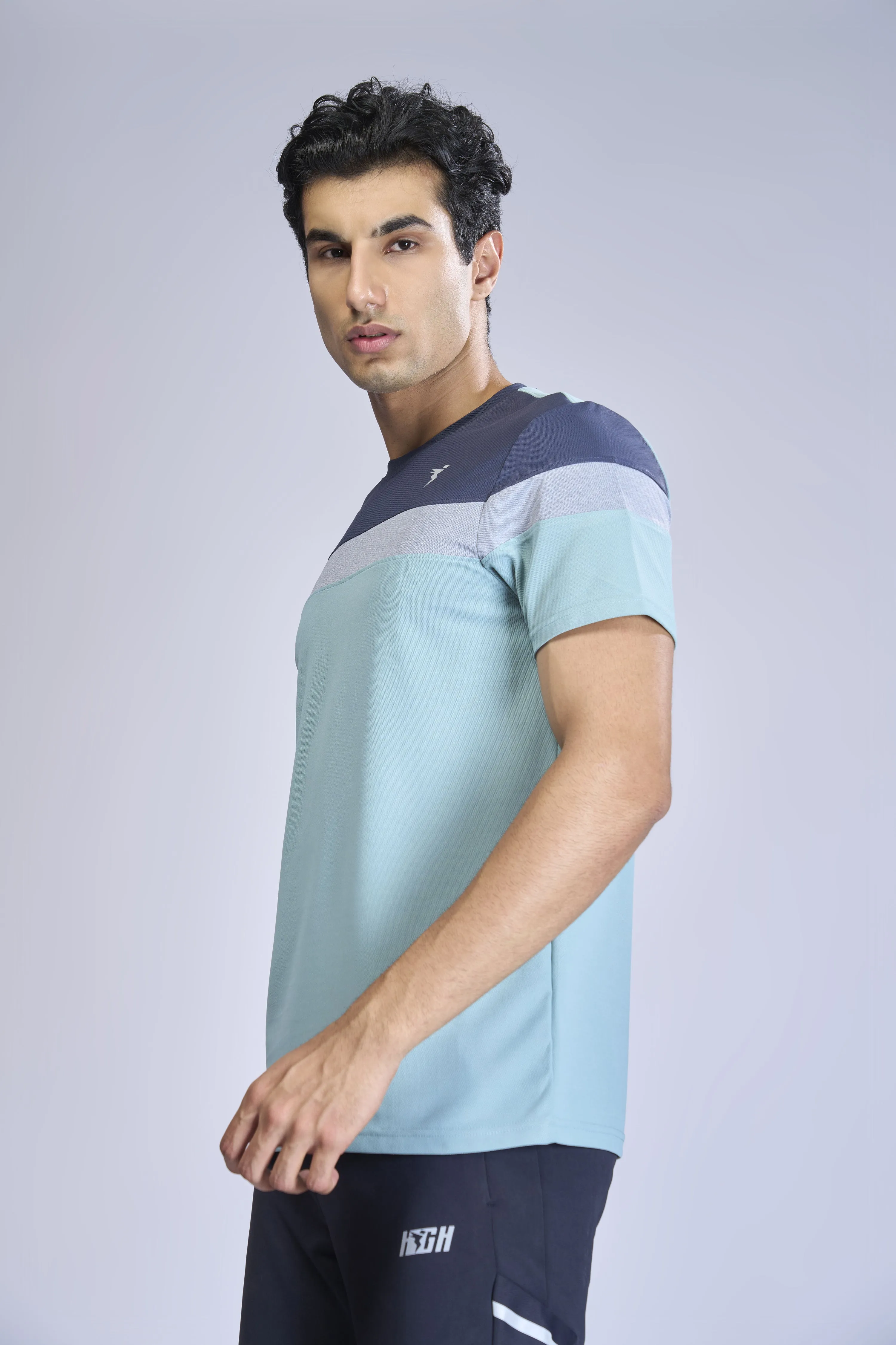 Men Colorblock Slim Fit Crew Neck T-shirt with MATPIQ