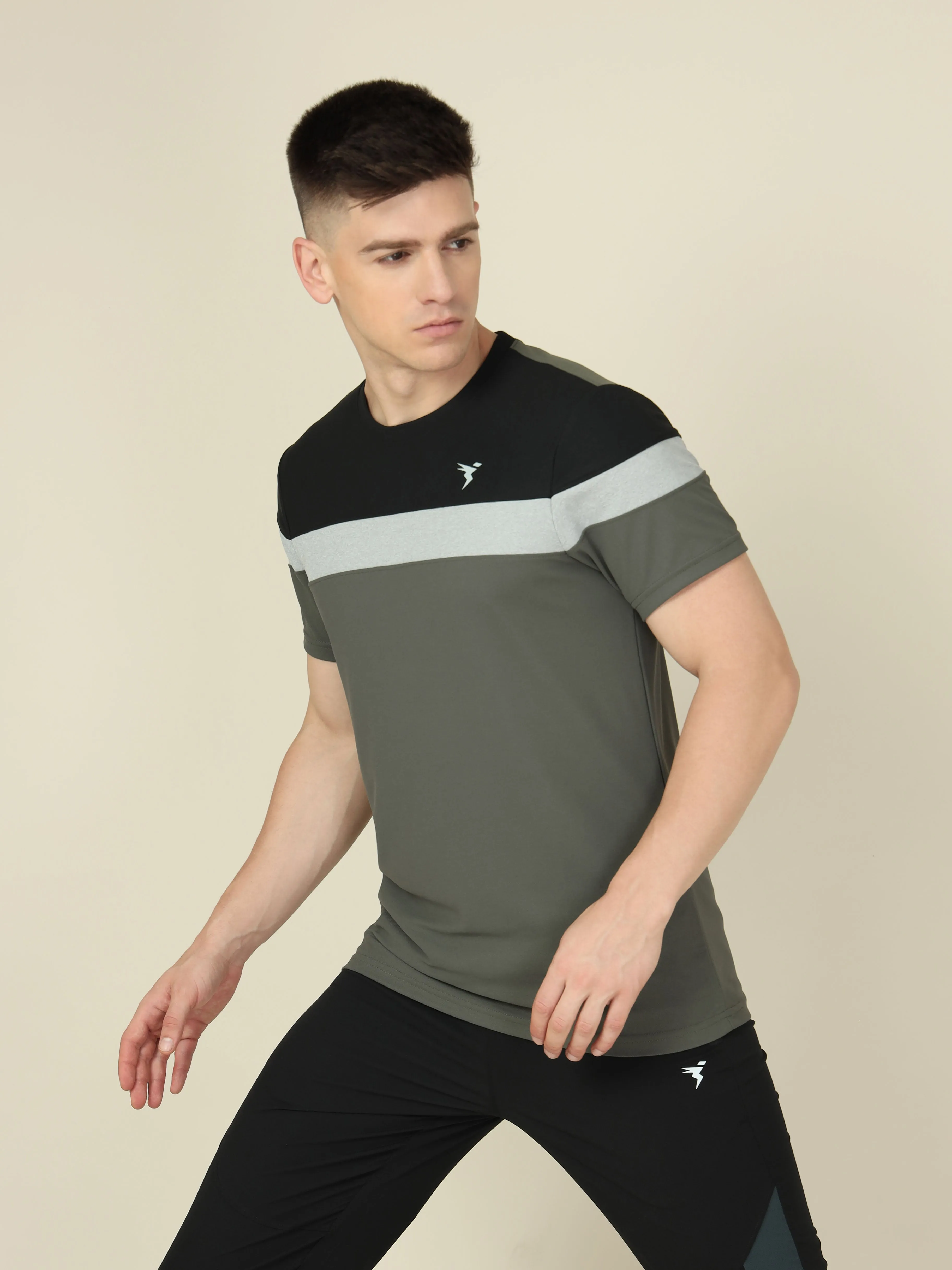 Men Colorblock Slim Fit Crew Neck T-shirt with MATPIQ