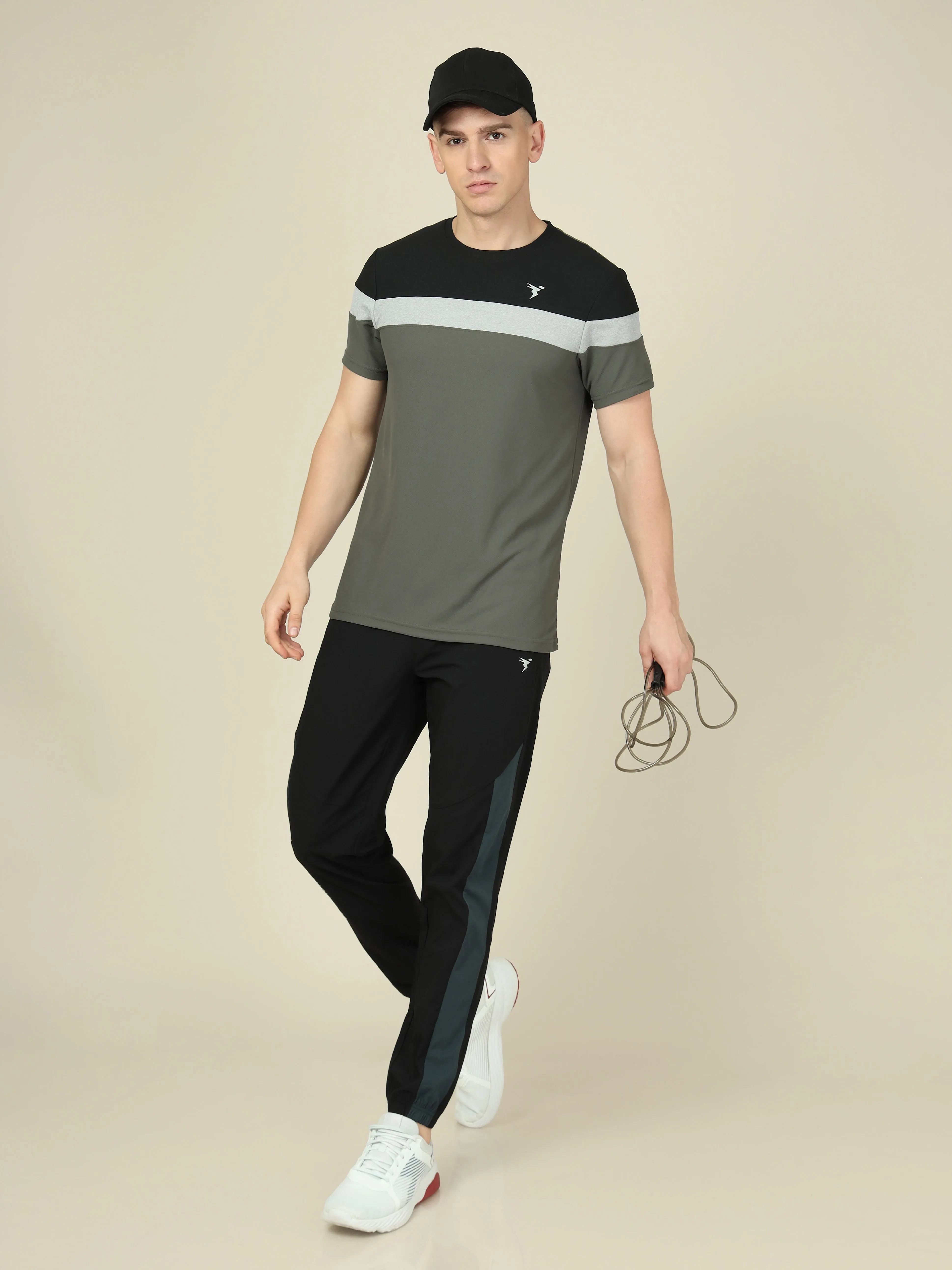 Men Colorblock Slim Fit Crew Neck T-shirt with MATPIQ